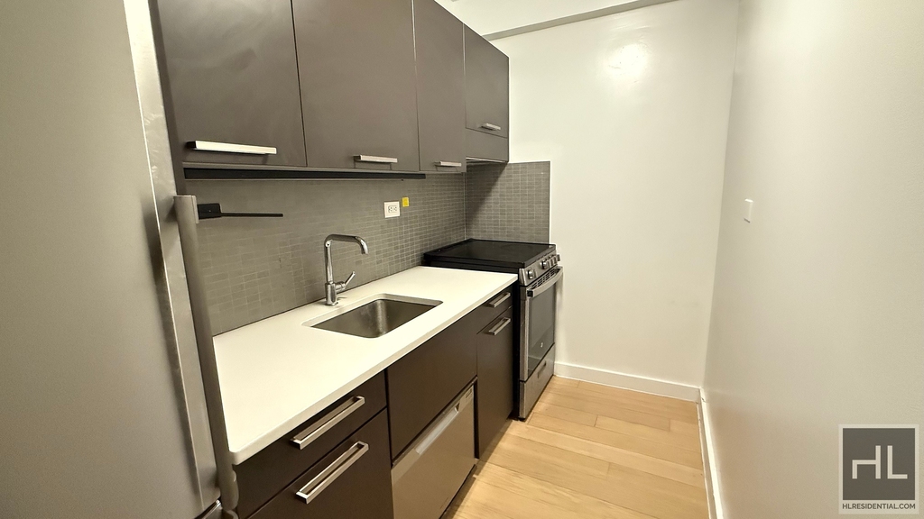 East 39th Street - Photo 4