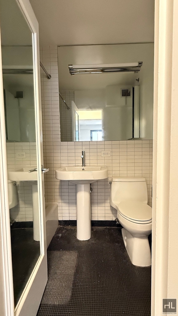 East 39th Street - Photo 12