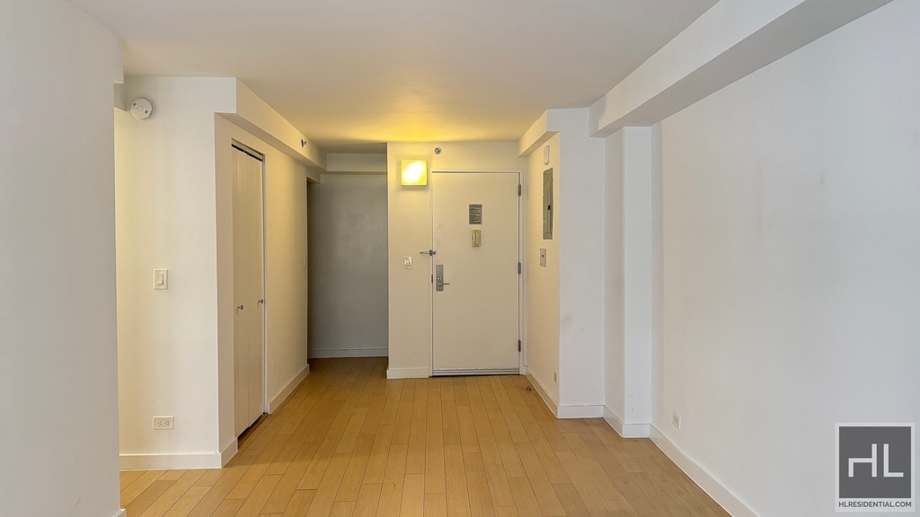 East 39th Street - Photo 3