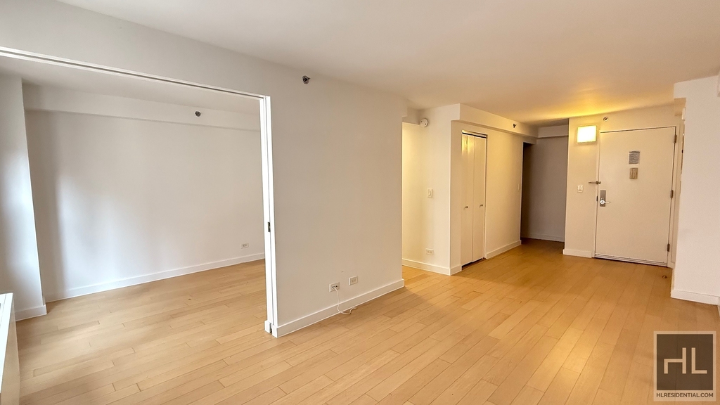 East 39th Street - Photo 2