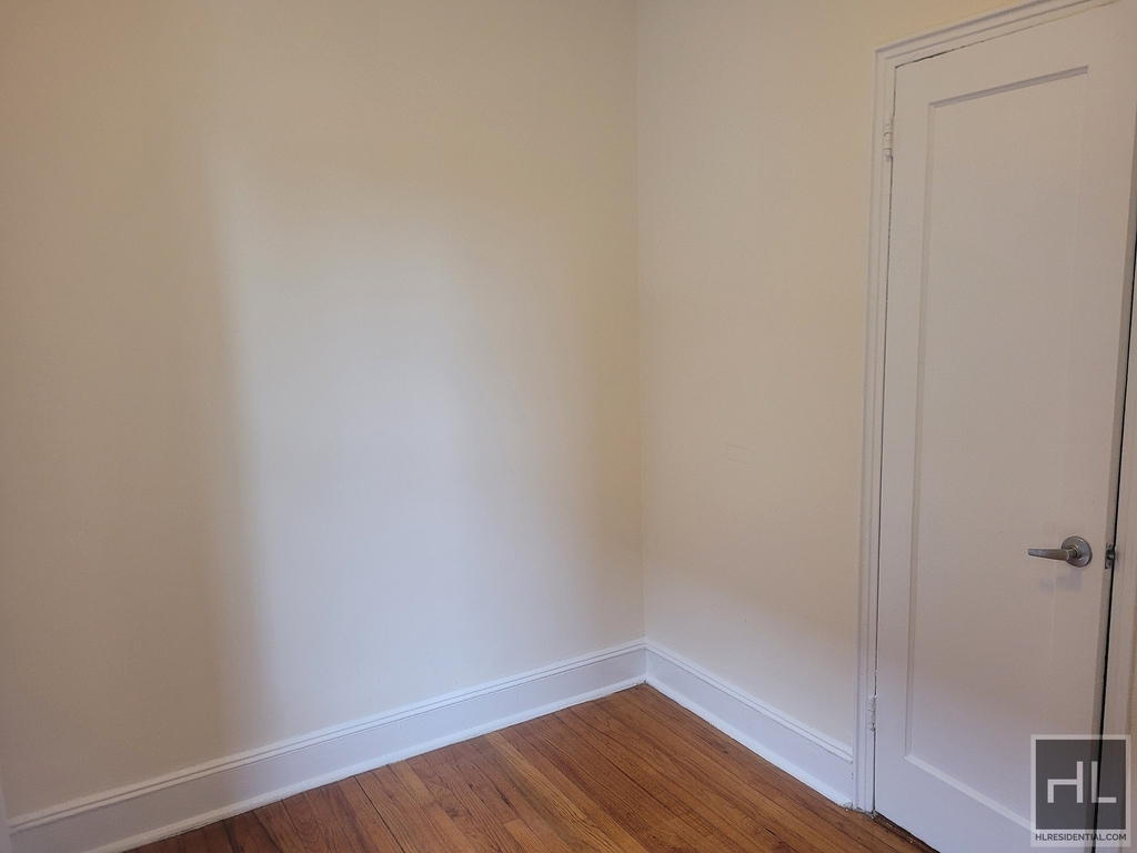 East 38 Street - Photo 7