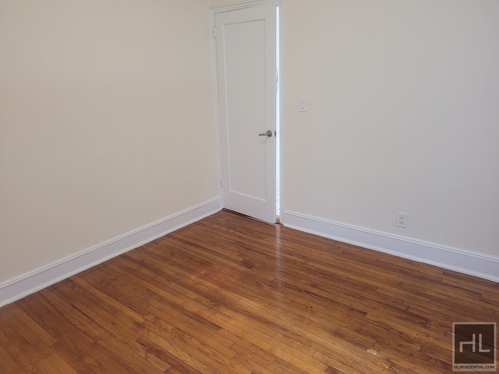 East 38 Street - Photo 6