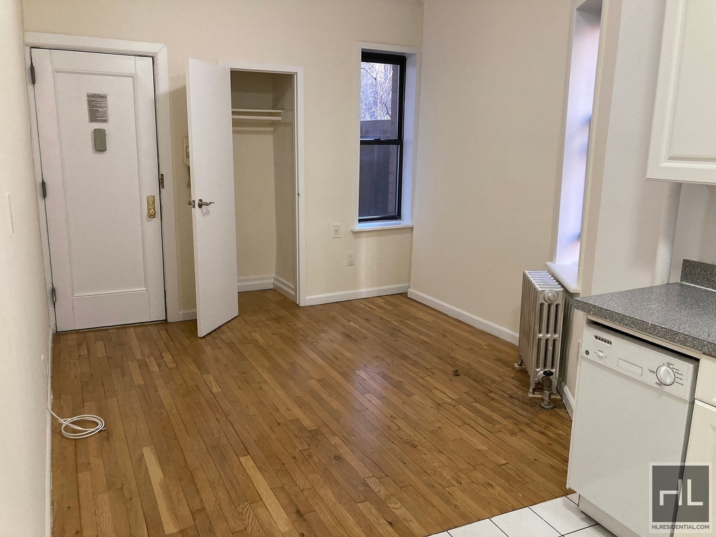 East 38 Street - Photo 12