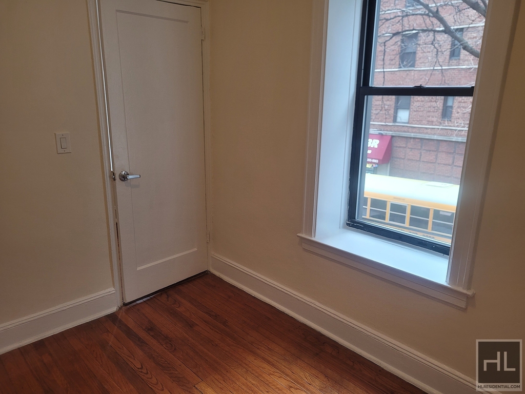 East 38 Street - Photo 8