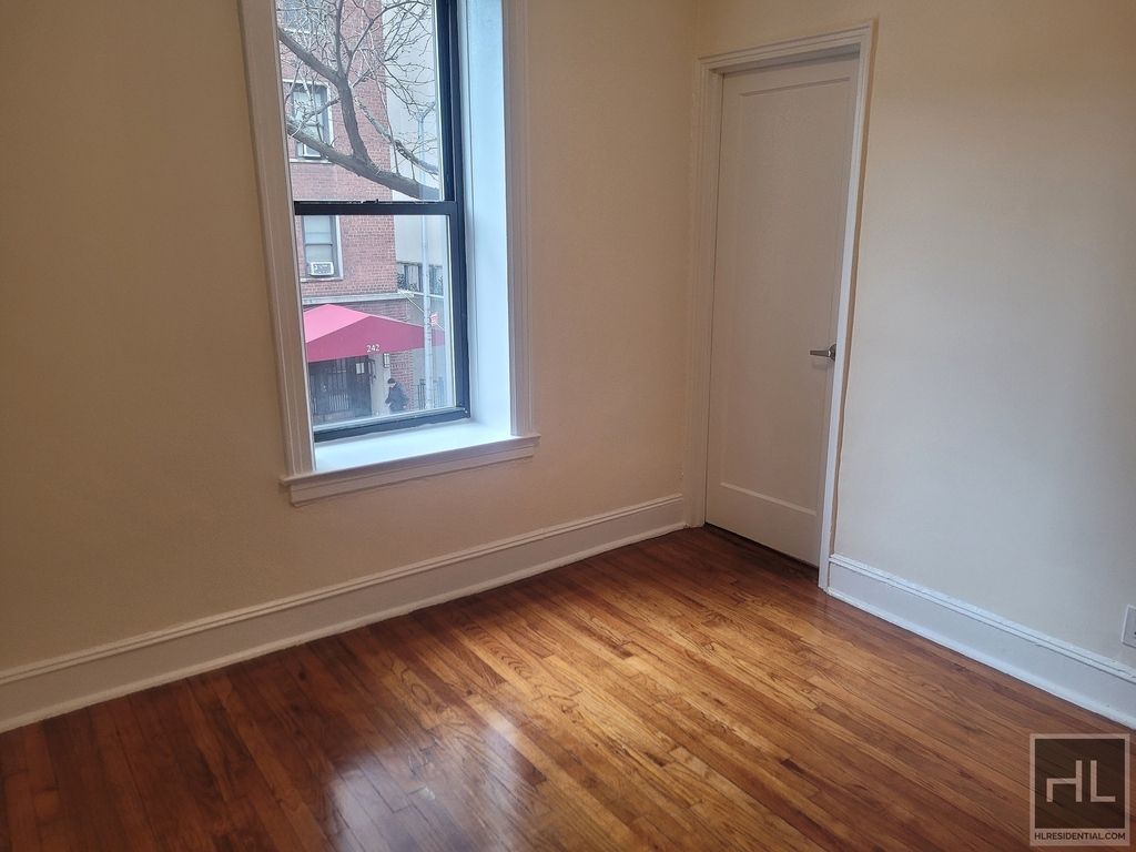 East 38 Street - Photo 5