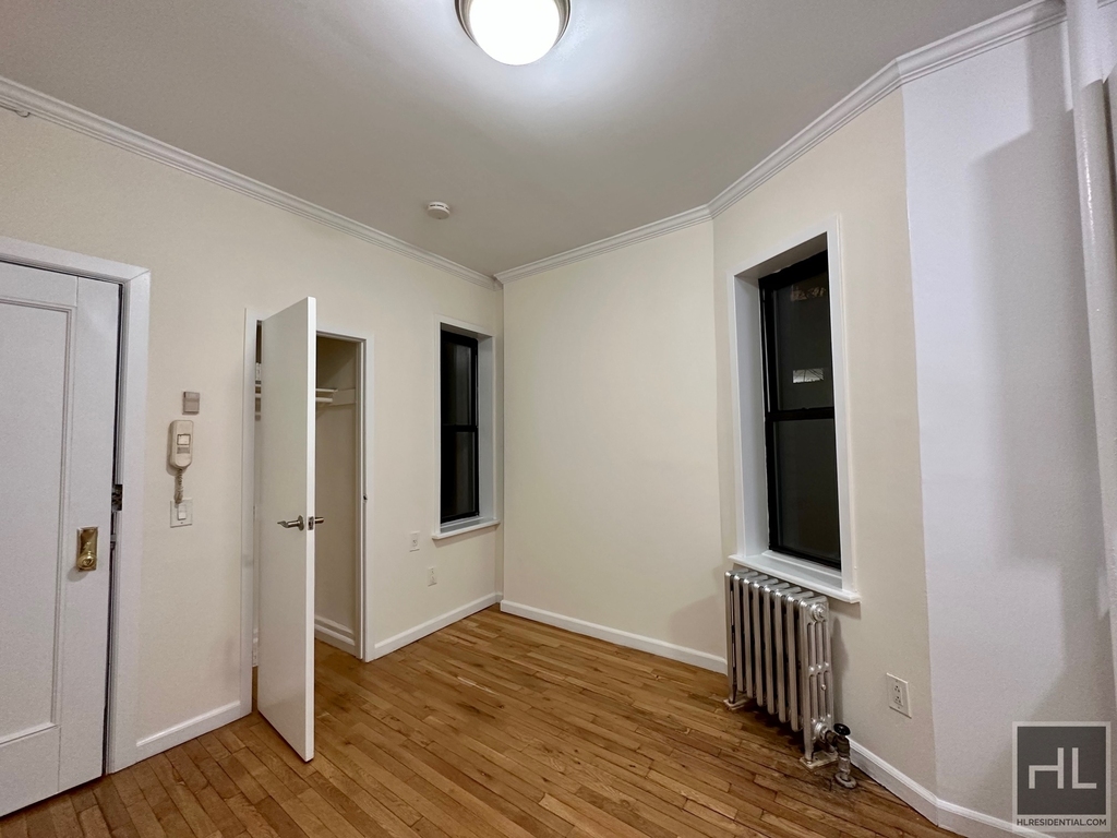 East 38 Street - Photo 14
