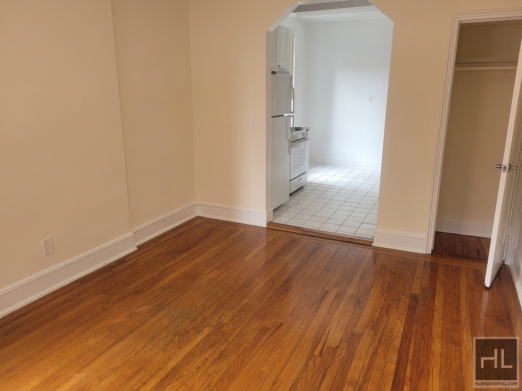 East 38 Street - Photo 10