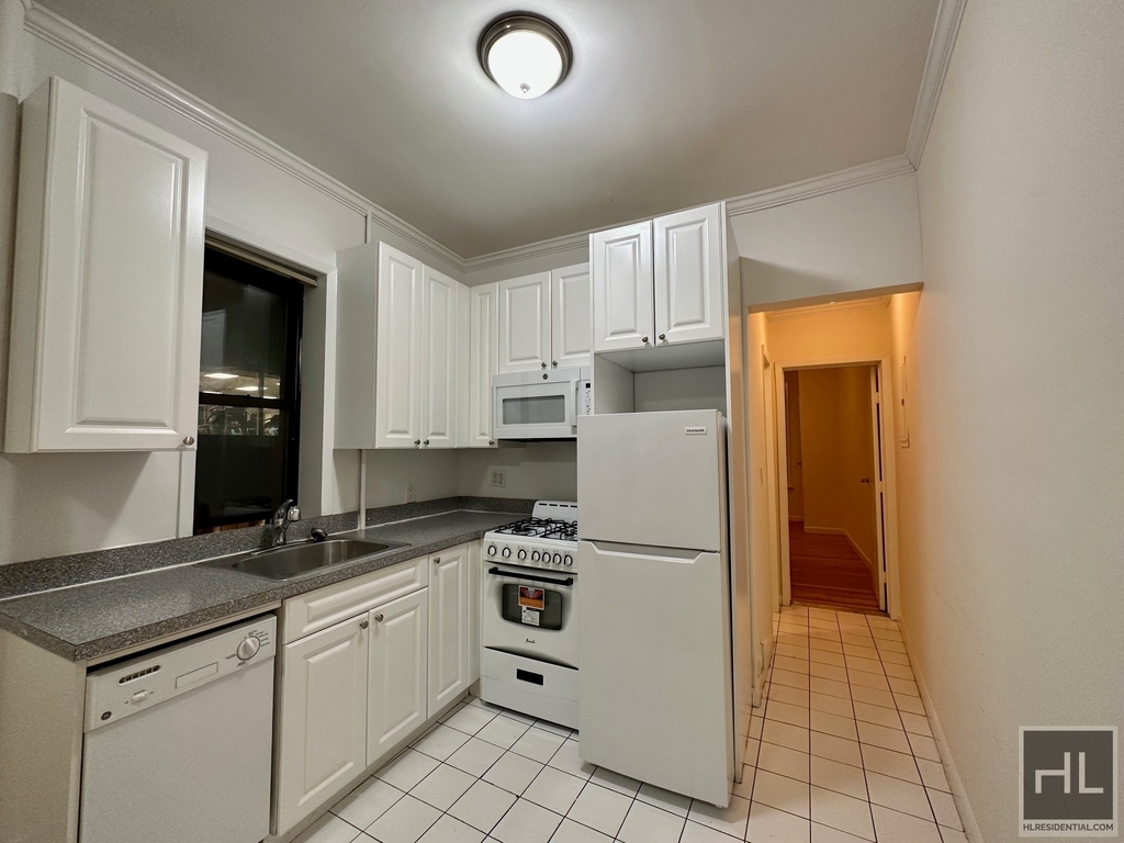 East 38 Street - Photo 15