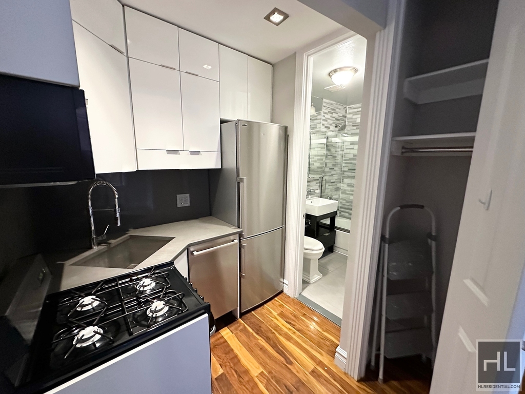 East 29th Street - Photo 6
