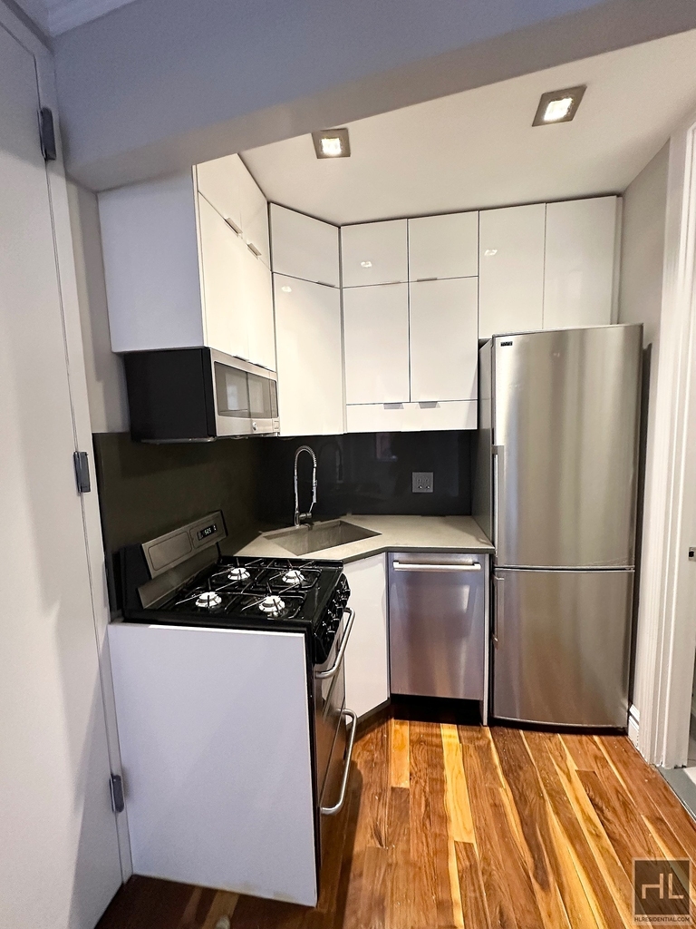 East 29th Street - Photo 4