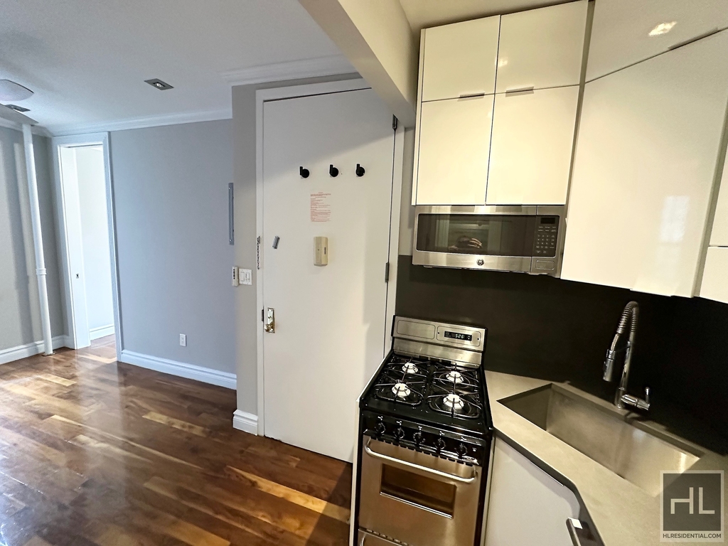 East 29th Street - Photo 0