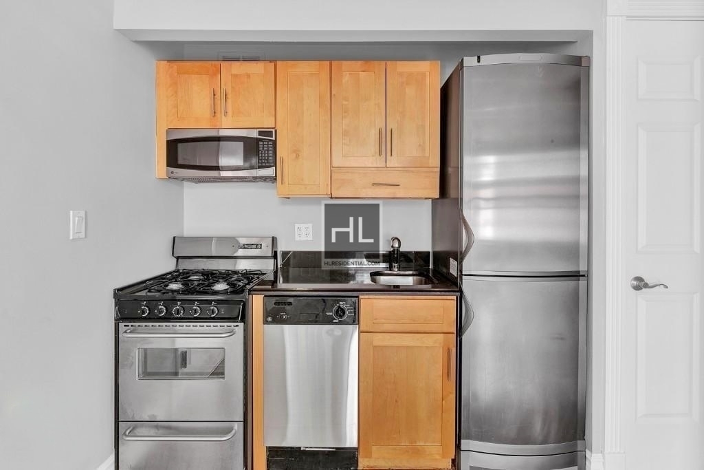 East 29th Street - Photo 17