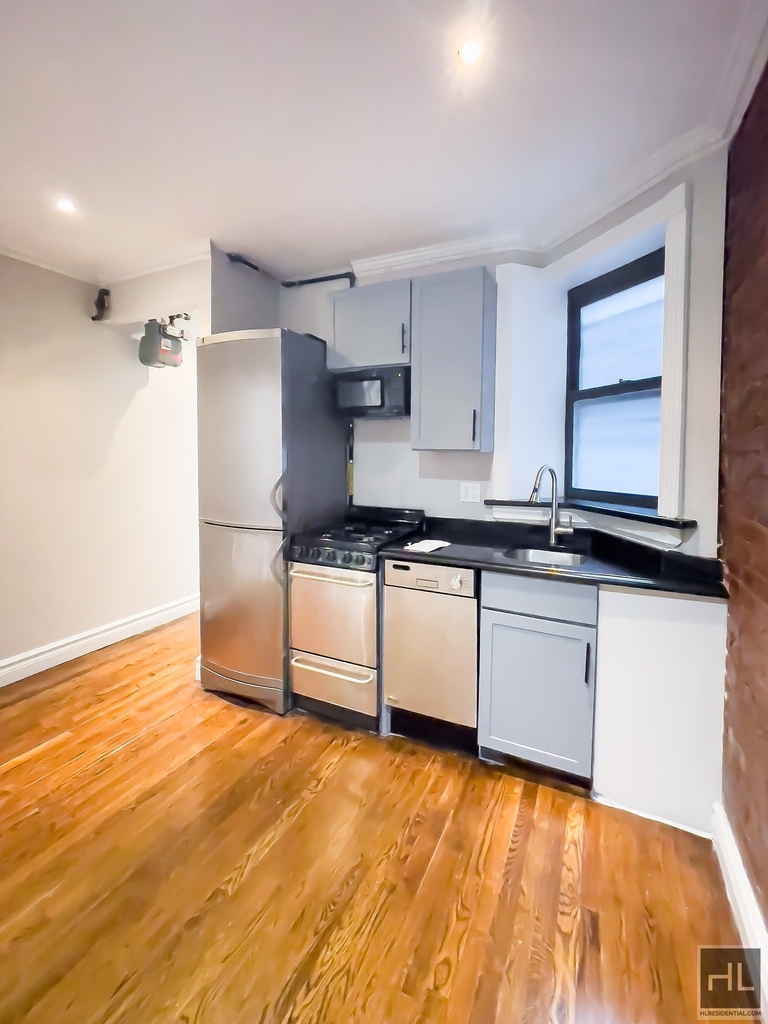 East 23rd Street - Photo 18