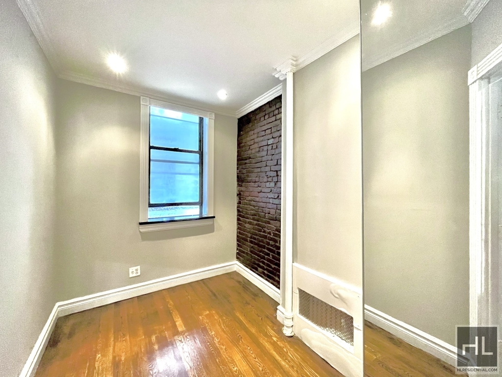 East 23rd Street - Photo 21