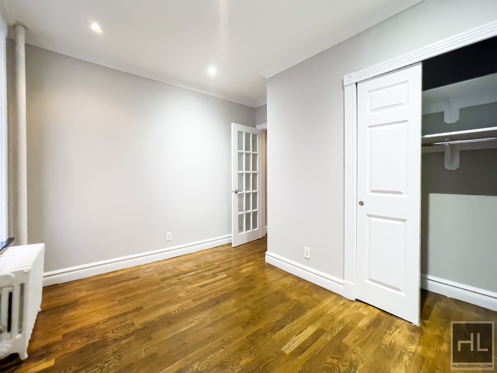East 23rd Street - Photo 14