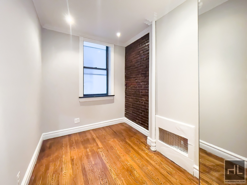 East 23rd Street - Photo 8