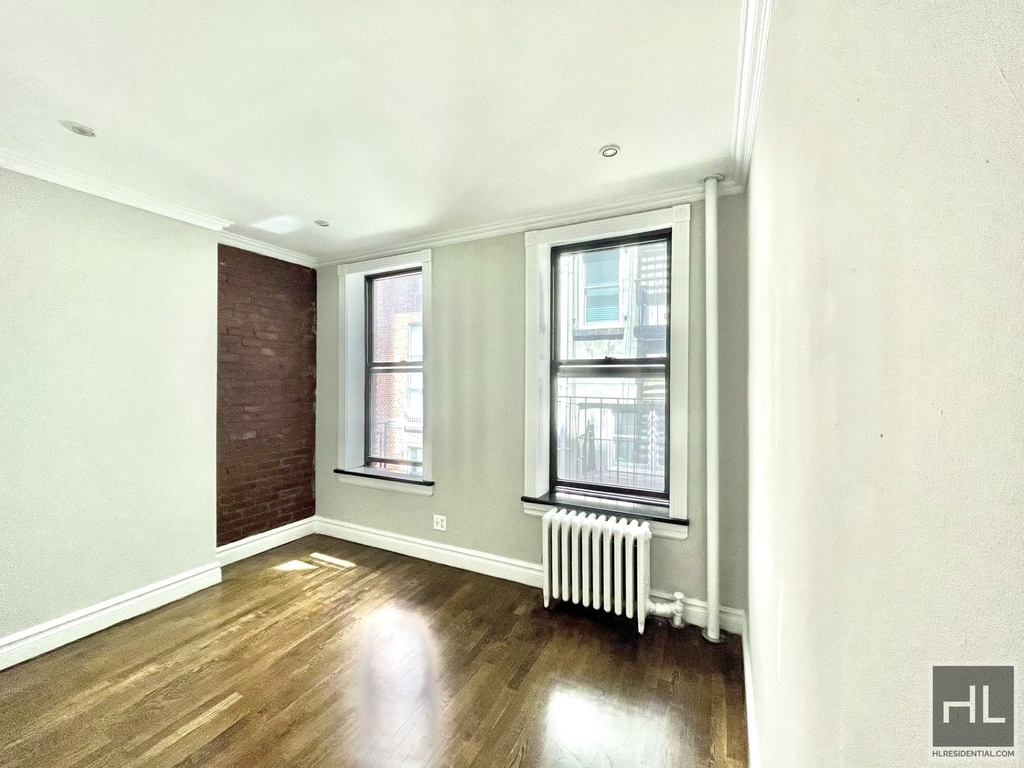 East 23rd Street - Photo 17