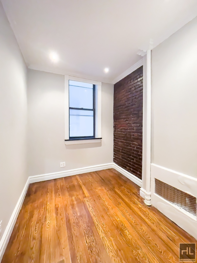 East 23rd Street - Photo 6