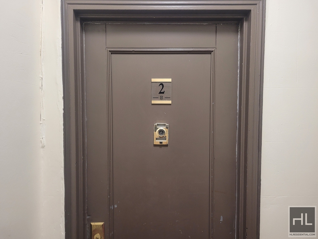 East 38 Street - Photo 36