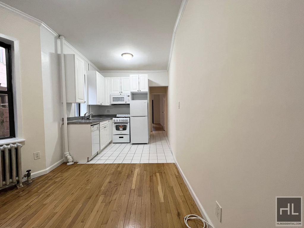 East 38 Street - Photo 32