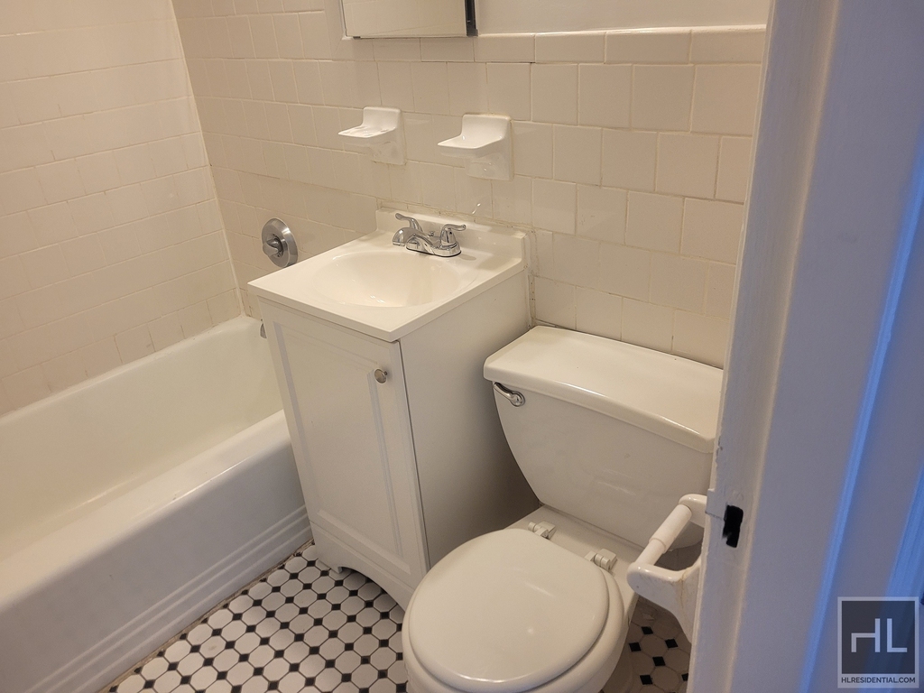 East 38 Street - Photo 31