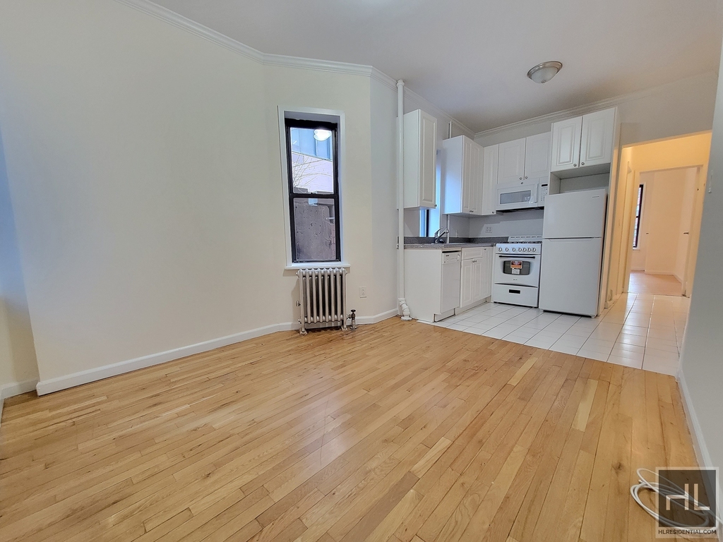 East 38 Street - Photo 4