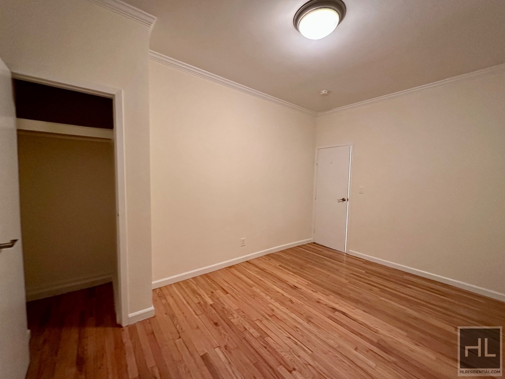 East 38 Street - Photo 11