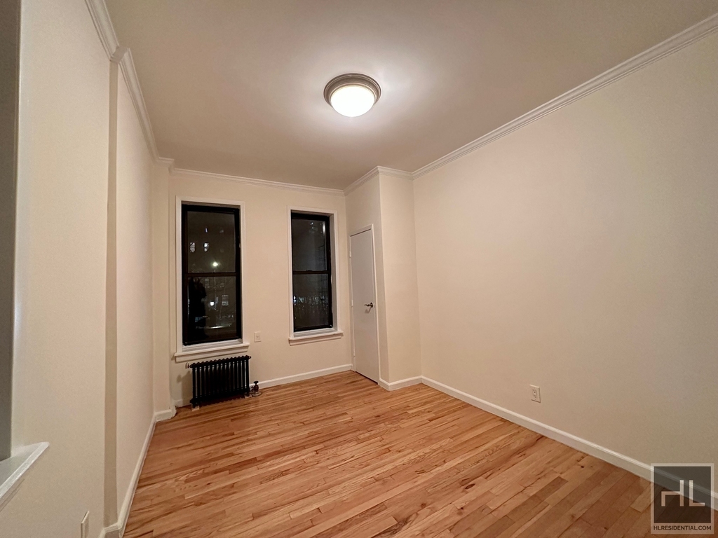 East 38 Street - Photo 6