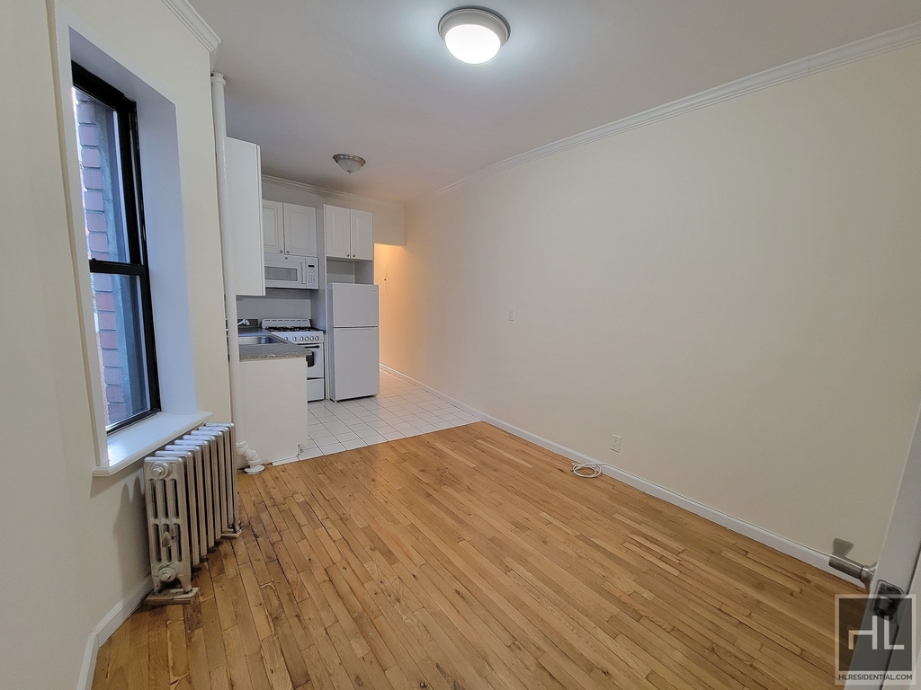 East 38 Street - Photo 8