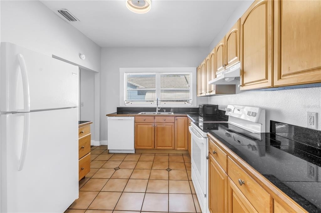 116 16th Avenue Se - Photo 6