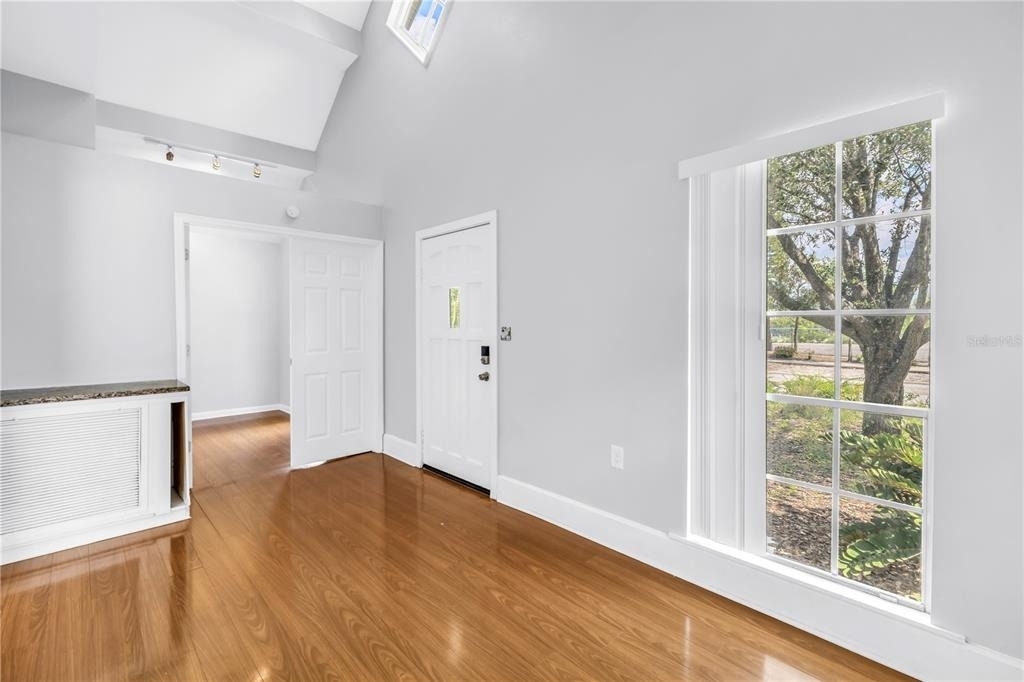 116 16th Avenue Se - Photo 2