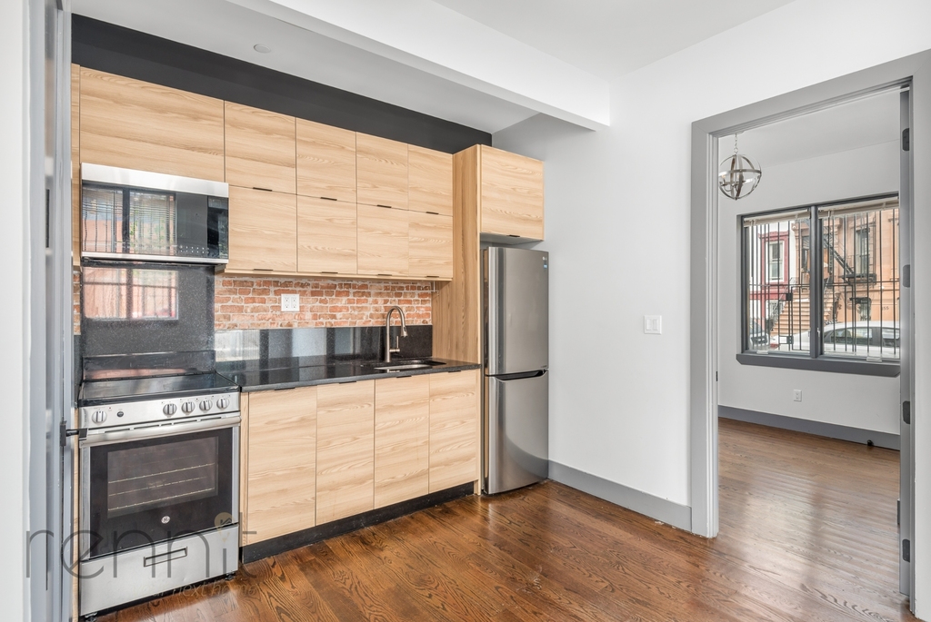 168 Stuyvesant Avenue - Photo 0