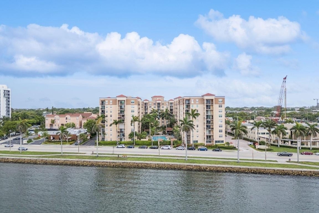 1801 N Flagler Drive - Photo 2
