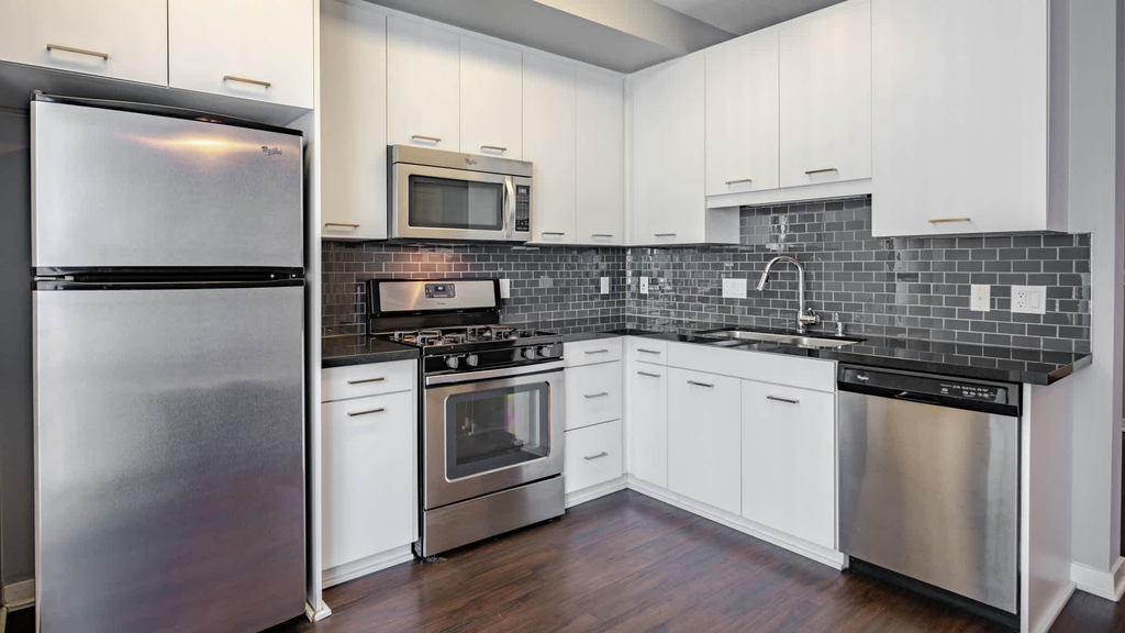 639 N. Broadway - Photo 3