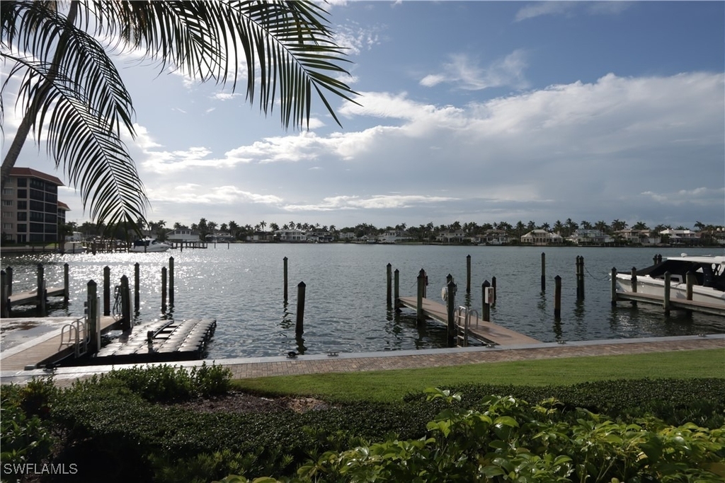 2850 Gulf Shore Boulevard N - Photo 2