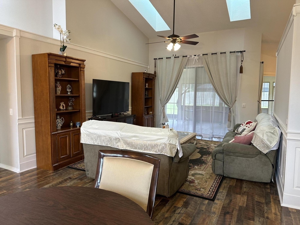 1461 Wellington Circle - Photo 5