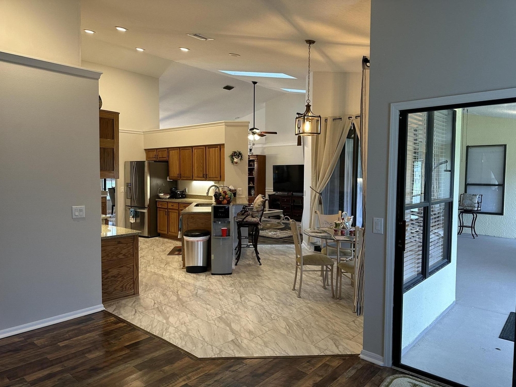 1461 Wellington Circle - Photo 11
