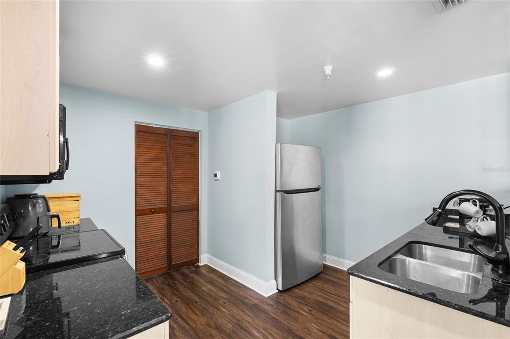 215 Central Avenue - Photo 7