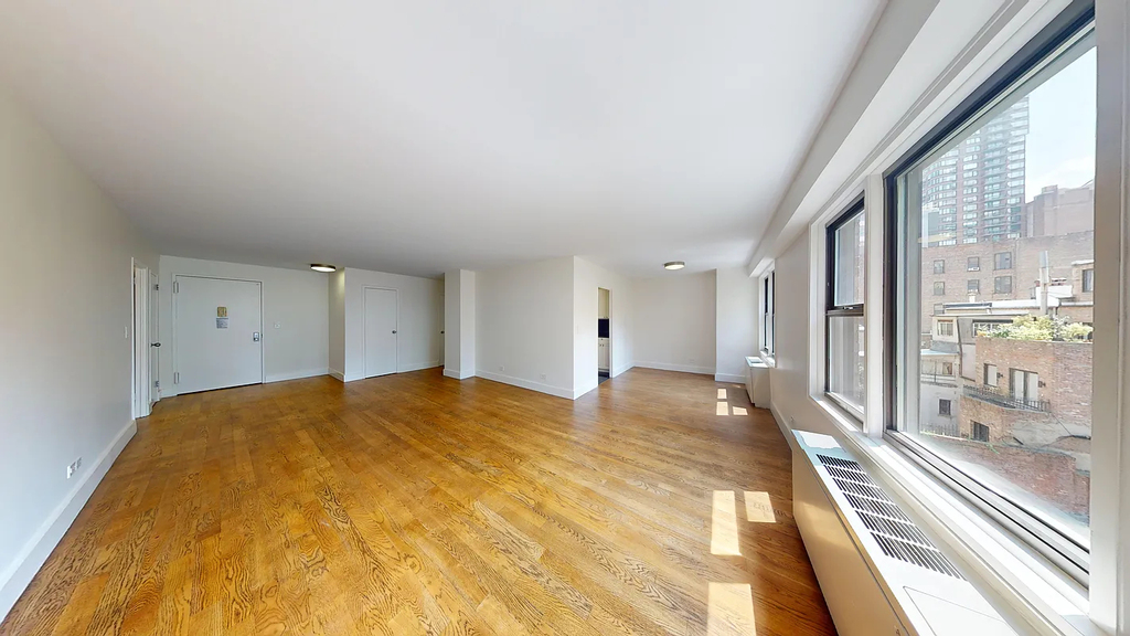 East 63rd Street - Photo 5