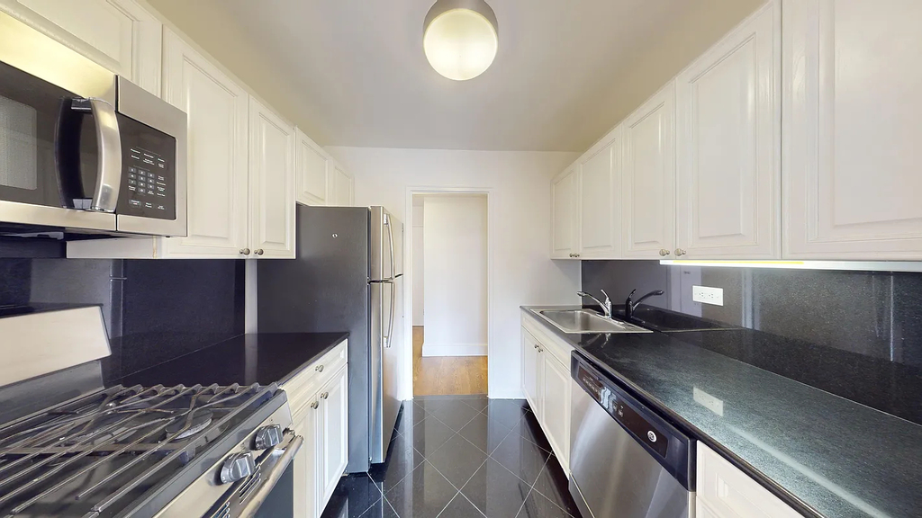 East 63rd Street - Photo 3