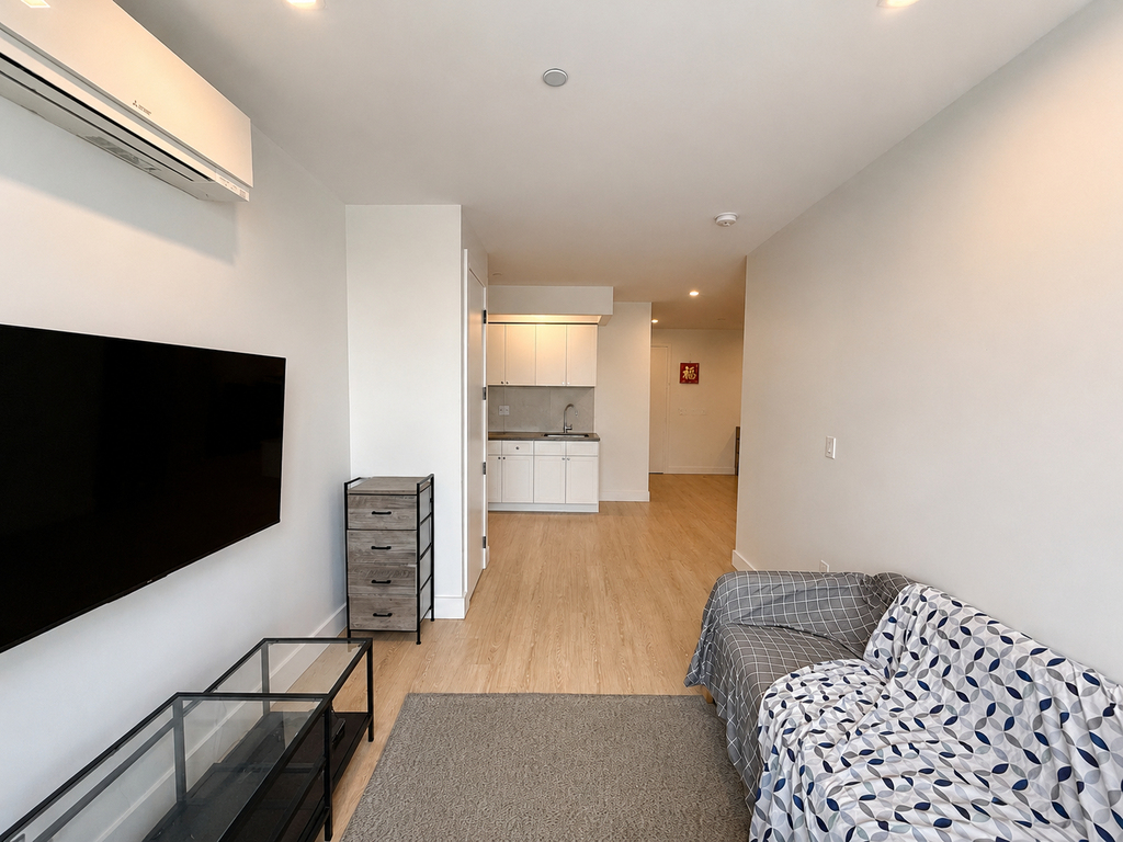 1351 Brooklyn Avenue - Photo 3
