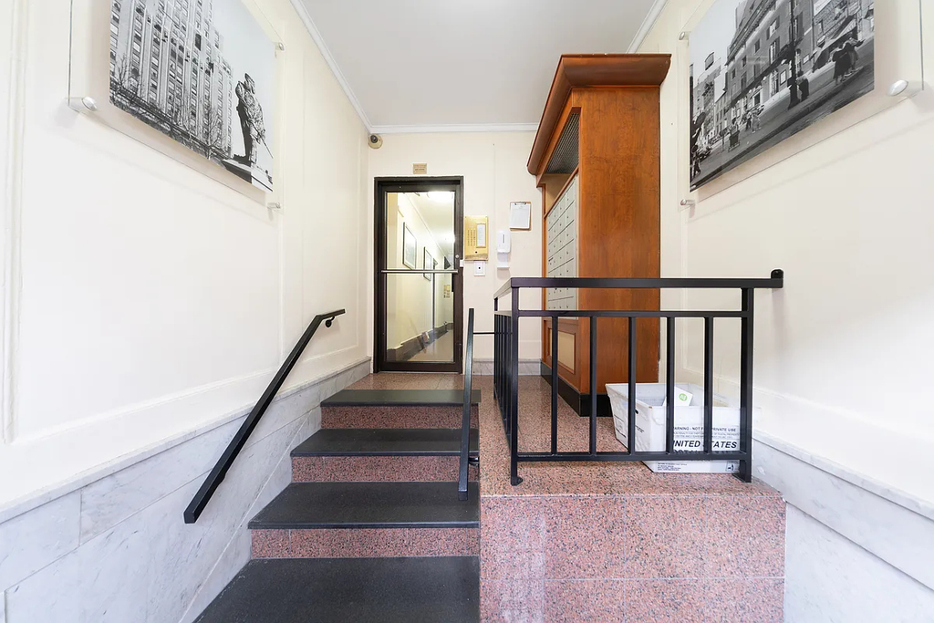 West 11th Street - Photo 5