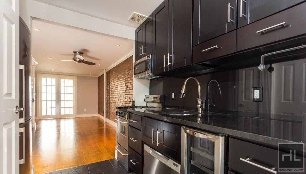 East 7th Street - Photo 10