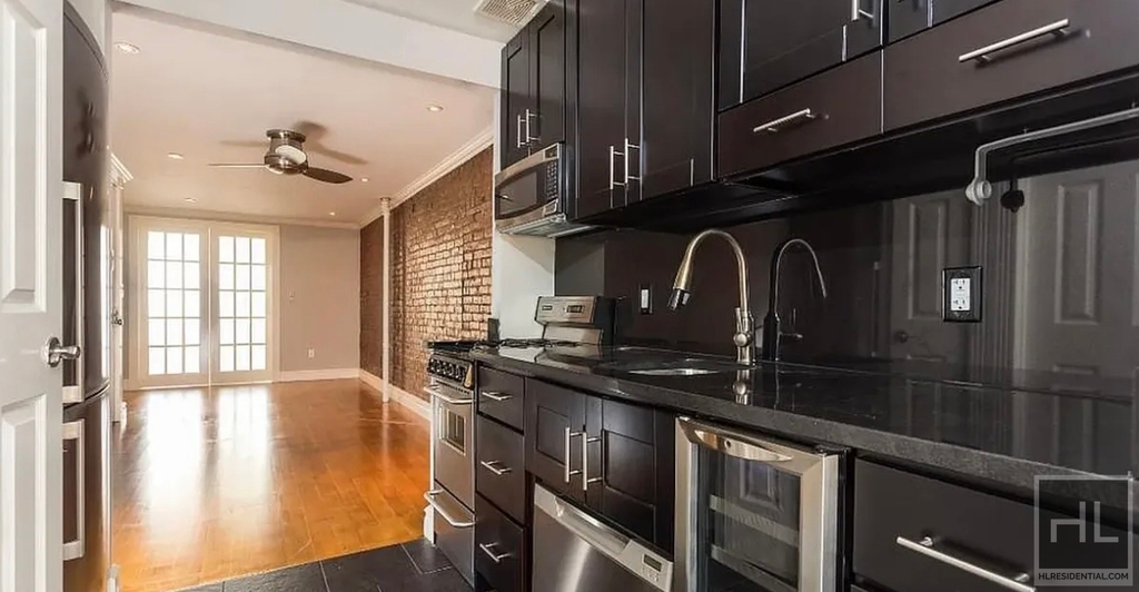 East 7th Street - Photo 2