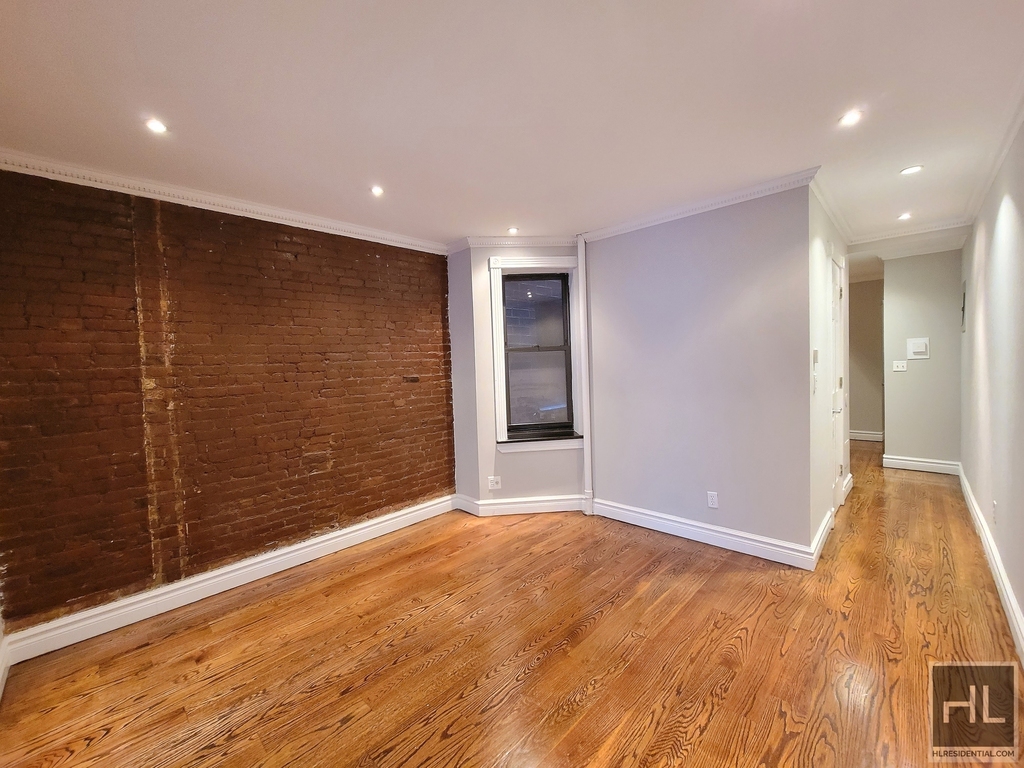 East 23rd Street - Photo 6