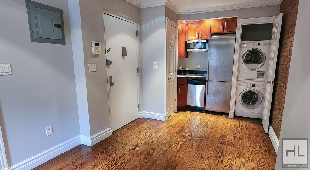 East 5th Street - Photo 3