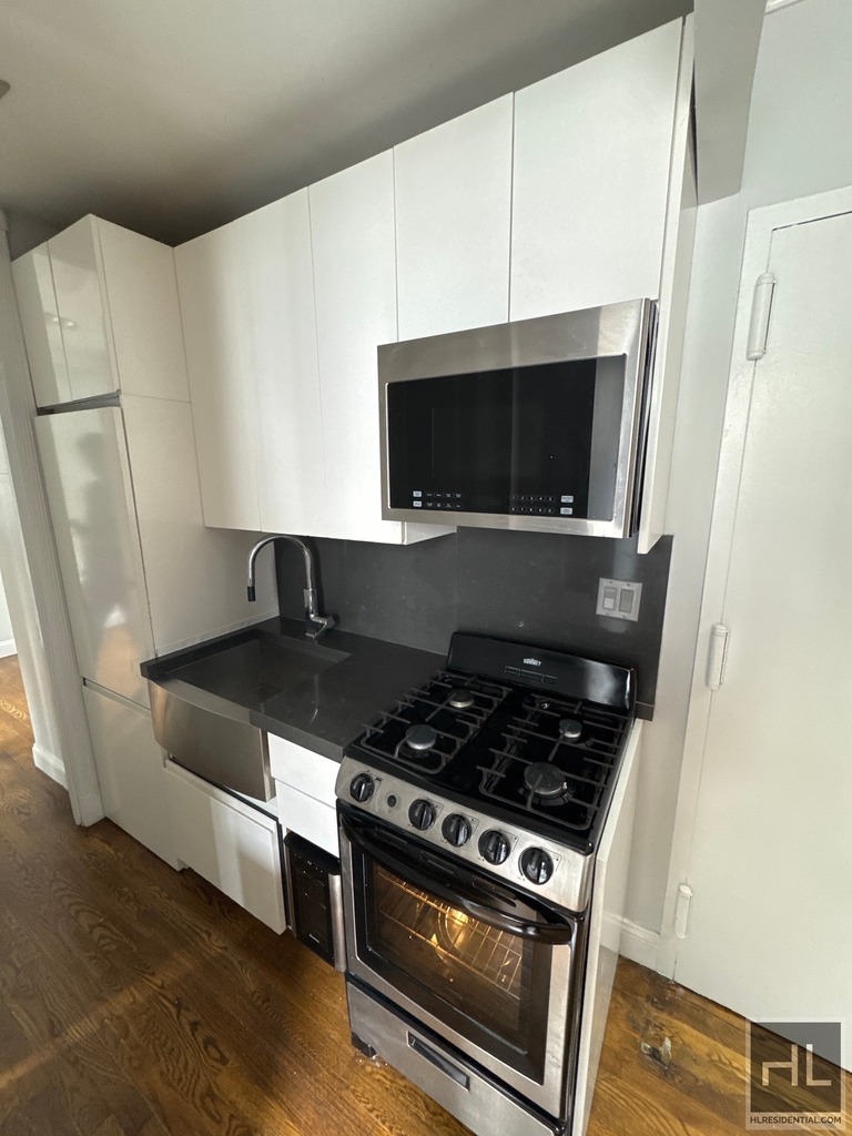 East 13 Street - Photo 10