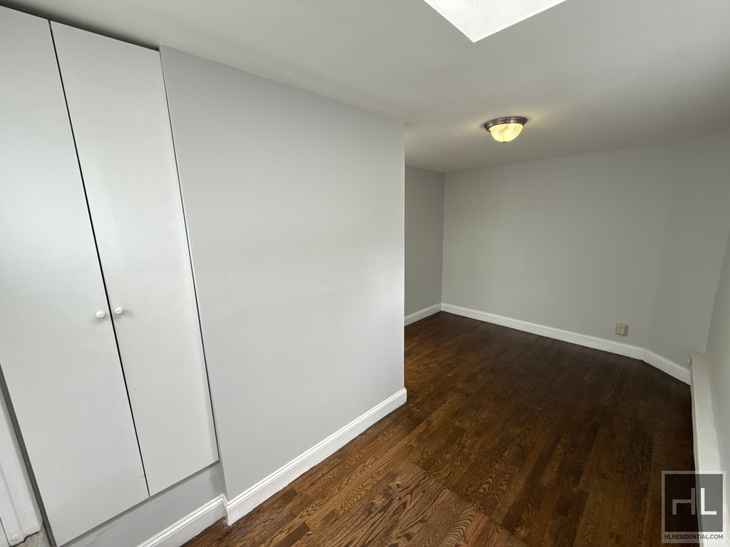 East 13 Street - Photo 2