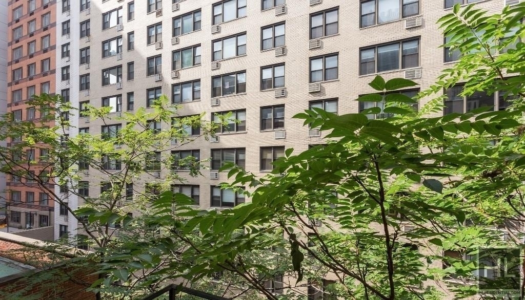 East 35 Street - Photo 12