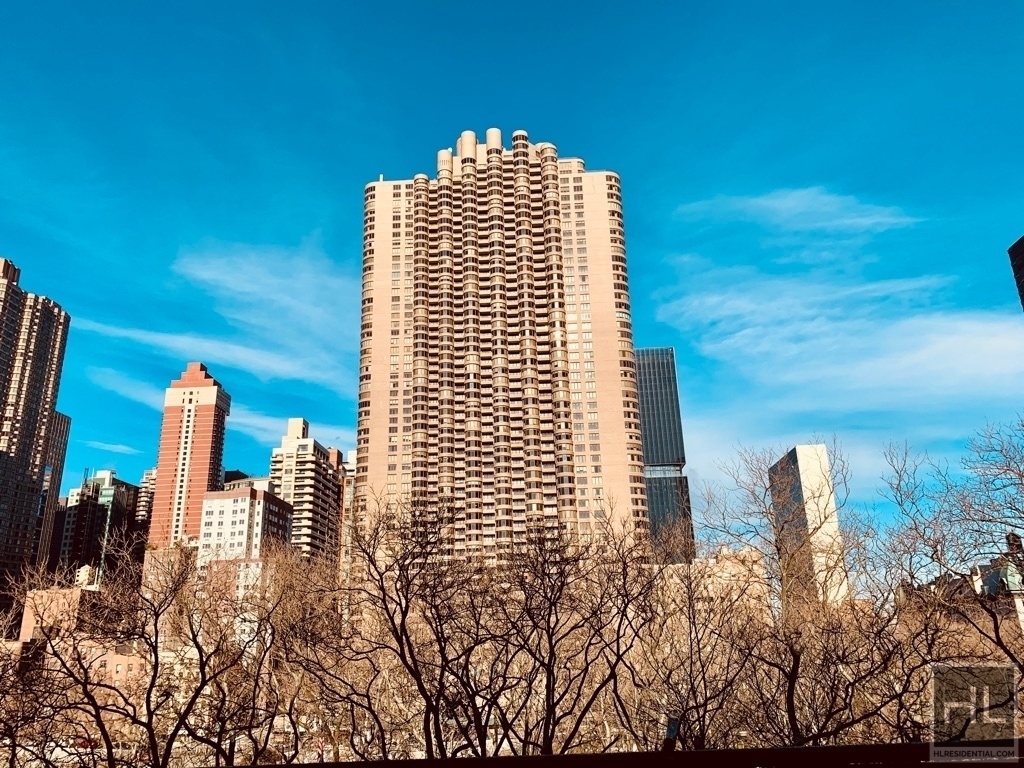 East 35 Street - Photo 2